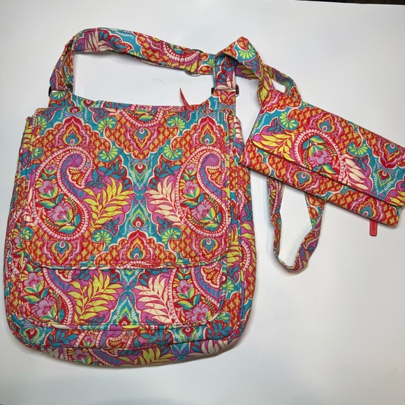 Vera Bradley Handbags - Vera Bradley Mailbag Messenger Bag with Wallet in Paisley in Paradise Pattern